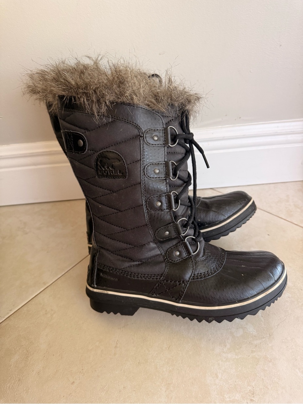 Sorel Women's Black Lace-Up Winter Boot with Faux Fur Cuff - Picture 2 of 5